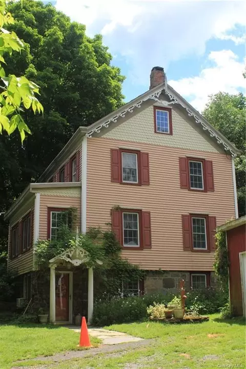 51 N Main St, Harriman, NY 10926