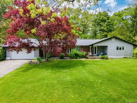8 Jonathan Ln, Poughkeepsie, NY 12603 photo 1