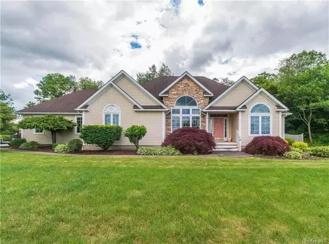 6 Empire Dr, Shawangunk, NY 12589