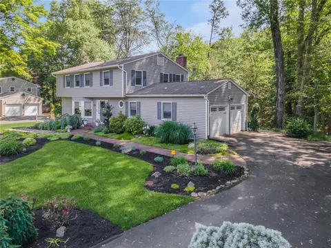 27 Ardsley Dr, Clarkstown, NY 10956