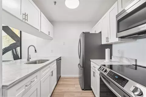 25 Rockledge Ave #PH17, White Plains, NY 10601