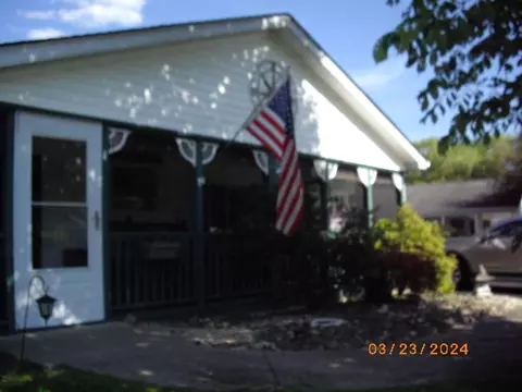 4 Vista Ln, Poughkeepsie, NY 12603