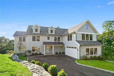 44 Mulligan Ln, Greenburgh, NY 10533