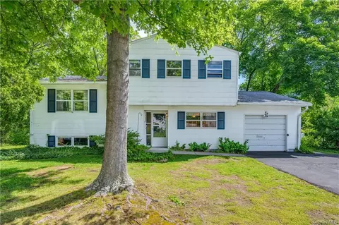 74 Chestnut Oval, Orangetown, NY 10962