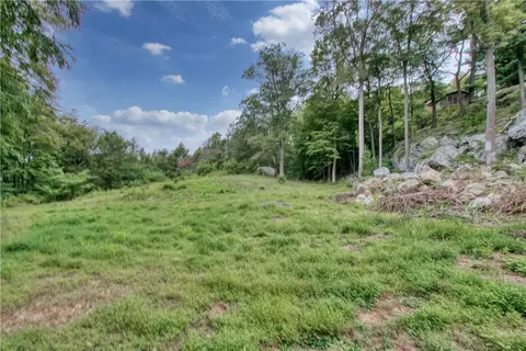 Cliff Road, Tuxedo, NY 10987