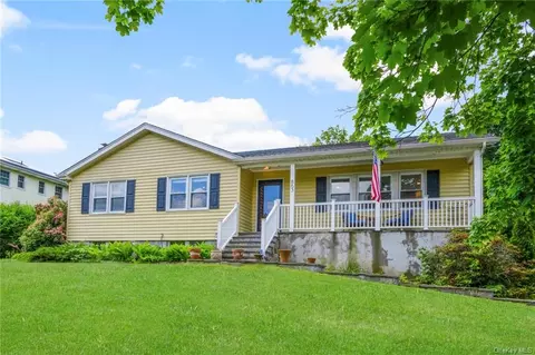 863 Heritage Ct, Yorktown, NY 10598