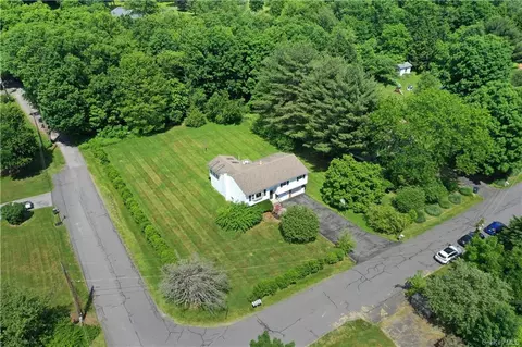 9 Tiiu Dr, New Paltz, NY 12561