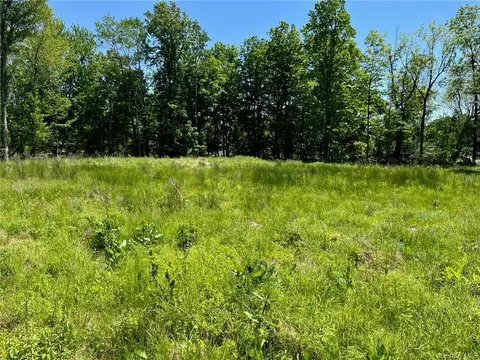 4 Primavera Dr, Newburgh, NY 12550