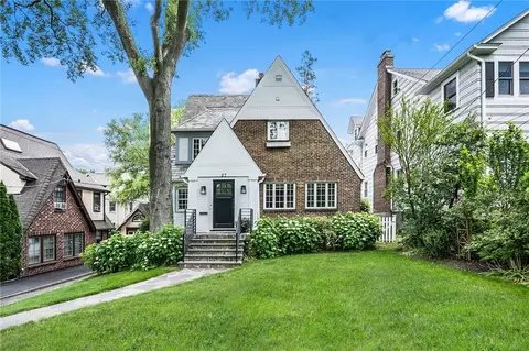 27 Bonnett Ave, Larchmont, NY 10538