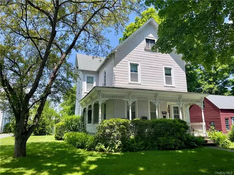 107 E Market St, Rhinebeck, NY 12572