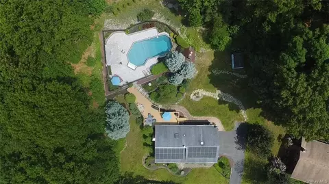 7 Mountain View Ct, Pomona, NY 10970