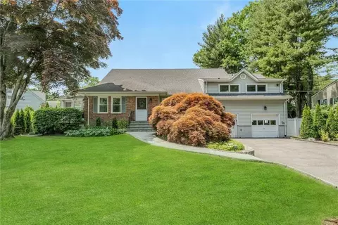 6 Carol Ln, New Rochelle, NY 10804