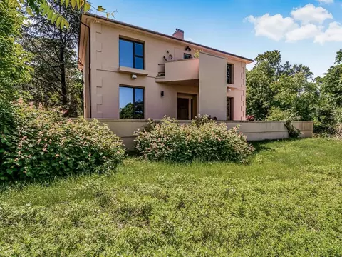 150 Pinecrest Dr, Greenburgh, NY 10706