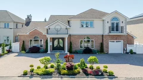 113 Dutchess Blvd, Atlantic Beach, NY 11509