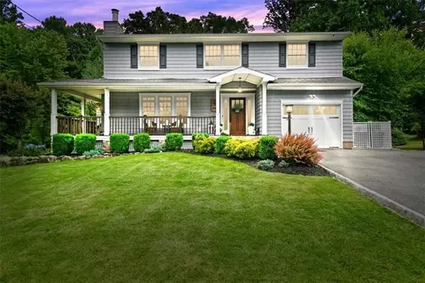 4 Cedarcraft Ln, Clarkstown, NY 10956