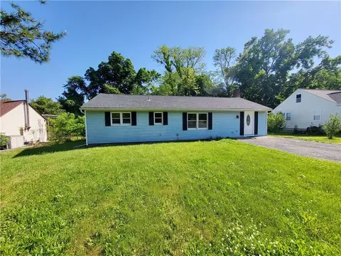 12 Hilltop Dr, New Windsor, NY 12553