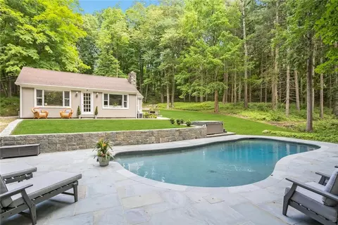 100 Long Ridge Rd, Bedford, NY 10506