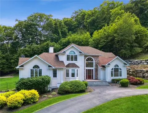 36 Pyngyp Rd, Stony Point, NY 10980