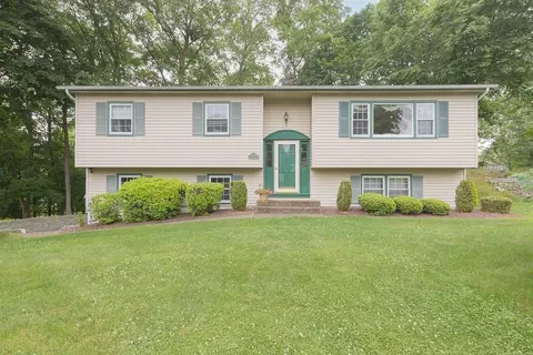 11 Gurran Dr, Stony Point, NY 10980