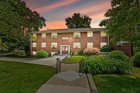 12 Dehaven Dr #2E, Yonkers, NY 10703