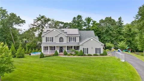 11 Winchester Ct, Yorktown, NY 10598
