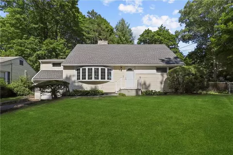 3 Major Applebys Rd, Greenburgh, NY 10607