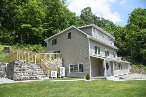 79 Peekskill Hollow Rd, Putnam Valley, NY 10579