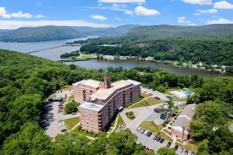 1 Lakeview Dr #PH3, Peekskill, NY 10566