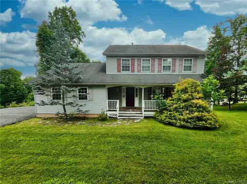 10 Windmill Ct, Monroe, NY 10950