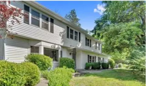 28 Highview Rd, New Castle, NY 10562