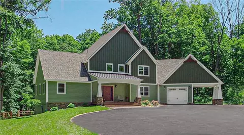 11 Warwick Lake Pkwy, Warwick, NY 10990