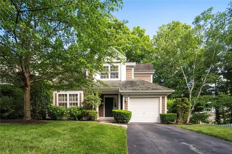 1 Winterberry Ln, Briarcliff Manor, NY 10510