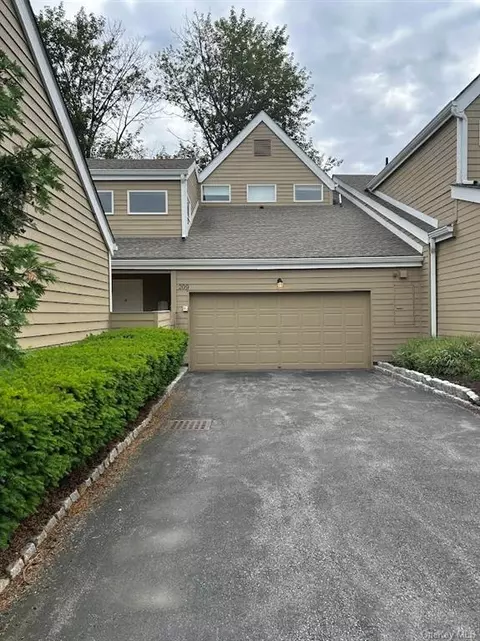 209 Aspen Ter, Poughkeepsie, NY 12601