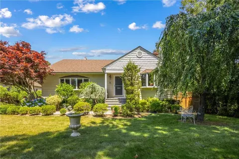 153 Old Wilmot Rd, Scarsdale, NY 10583