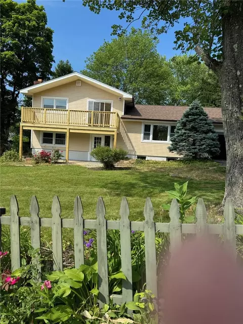 57 Mayer Dr, Lloyd, NY 12528