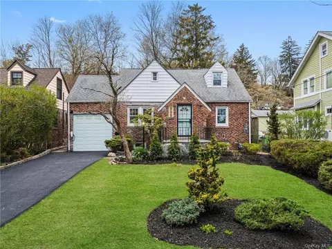306 N Midland Ave, Clarkstown, NY 10960