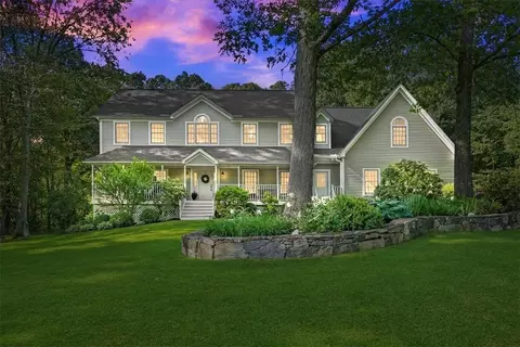 10 Hageman Ct, Katonah, NY 10536