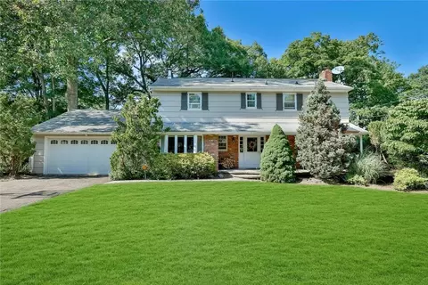 4 Marian Dr, Ramapo, NY 10901