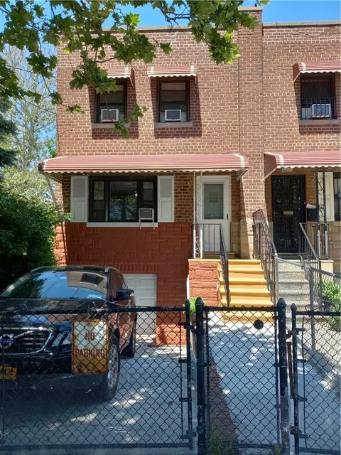 827 E 228th St, New York, NY 10466