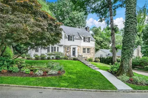 11 Forest Ct, Larchmont, NY 10538