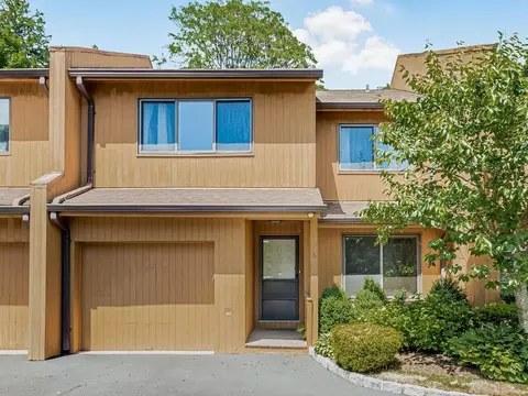 200 California Rd #6, Bronxville, NY 10708