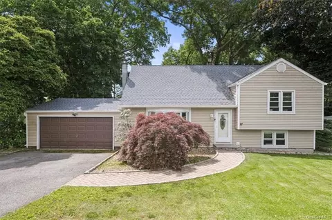 27 Floral Rd, Cortlandt, NY 10567