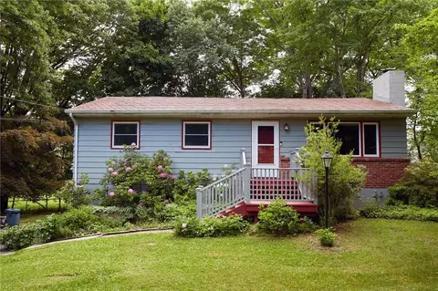 20 Pinecrest Rd, New Paltz, NY 12561