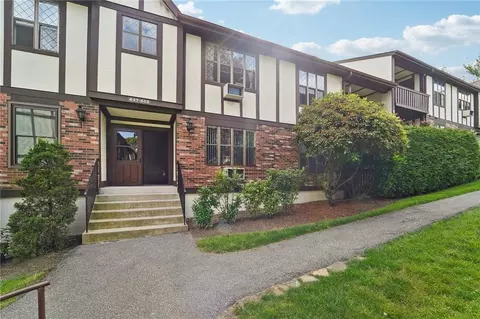 650 Sierra Vista Ln, Clarkstown, NY 10989