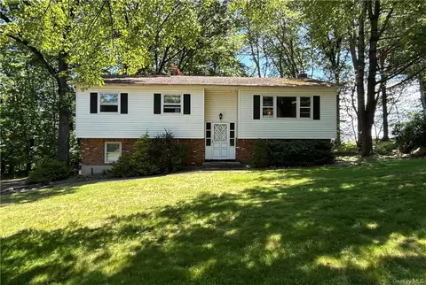 19 Woodrum Dr, Stony Point, NY 10980