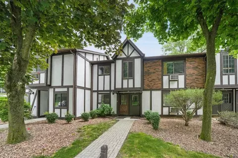 37 Brittany Dr, Middletown, NY 10940