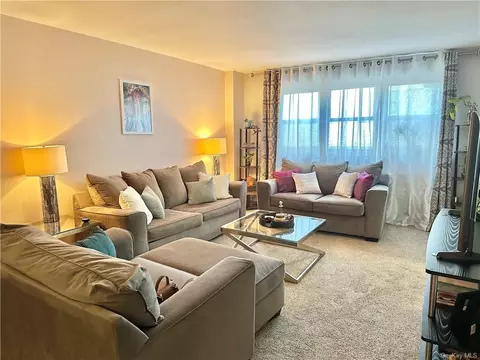 370 Westchester Ave #6U, Rye, NY 10573