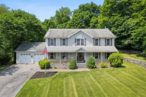 18 Meadow Crest Dr, Mahopac, NY 10541