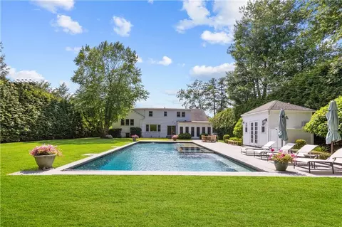 5 Harvest Dr, Scarsdale, NY 10583