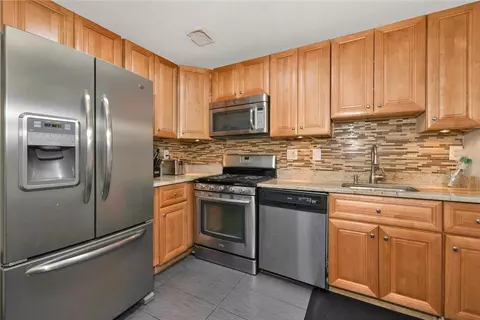 225 Country Club Ln, Pomona, NY 10970